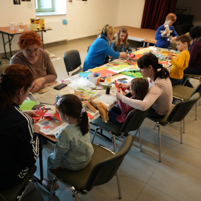 Otroci so ustvarjali živalske figure iz papirja